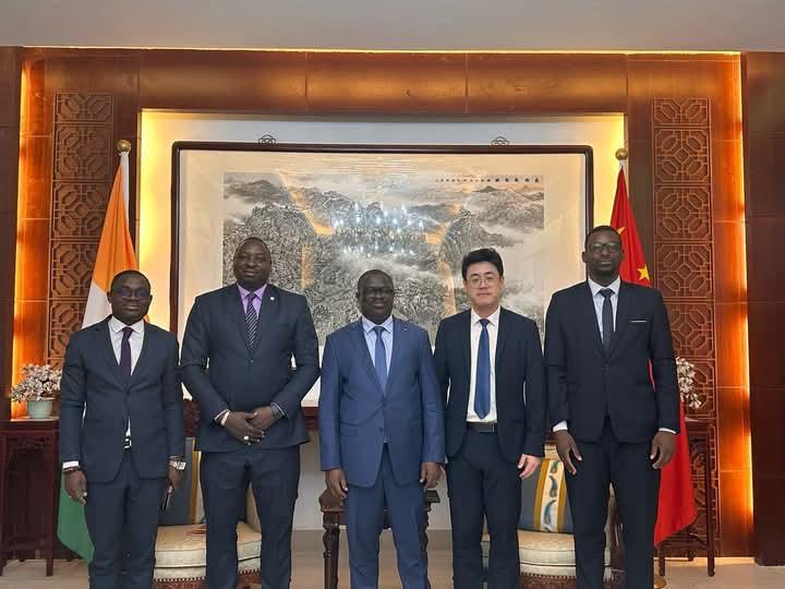 Perspectives de l’enseignement du Mandarin à l’Université de Bondoukou : Une rencontre de haut niveau entre l’Université et l’Ambassade de Chine, à Abidjan