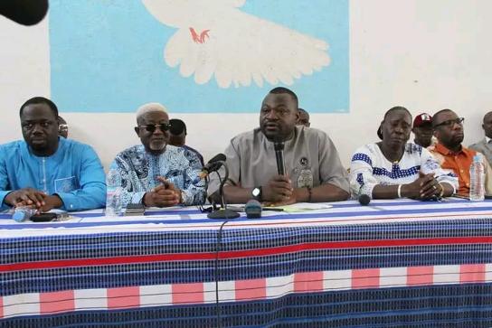 Côte d’Ivoire/ Incendie au grand marché de Bondoukou : le maire Ouattara Anzoumana au chevet des commerçants sinistrés