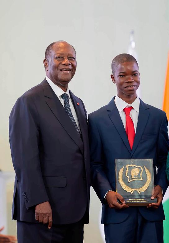 Côte d’Ivoire/ Gontougo-Excellence scolaire : Kouakou Guy Stéphane Dongo, 15 ans, sacré meilleur élève au BEPC 2026 et honoré par le Président Alassane Ouattara